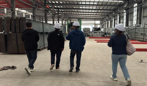 Derniers blogs de l'entreprise sur Lanjing Group accueille une délégation de clients philippins, promouvant la coopération entre les entrepôts de structures en acier