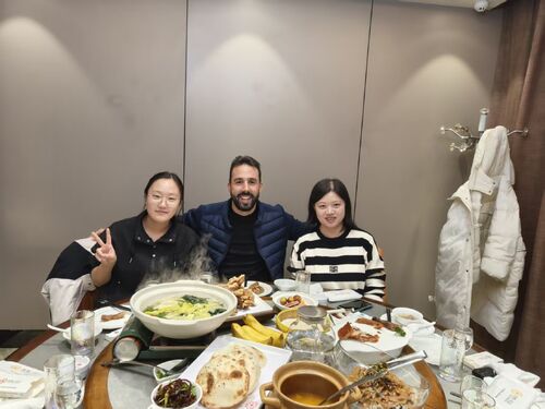 Derniers blogs de l'entreprise sur Un client espagnol visite l'usine de Lanjing pour une coopération