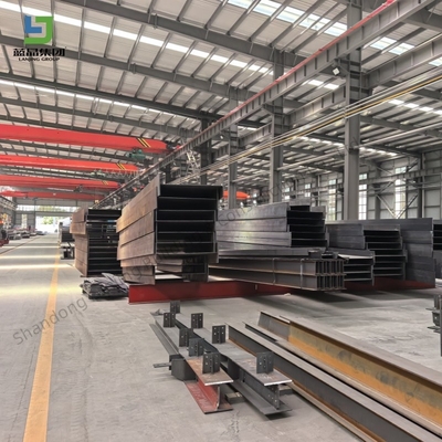 Magazzino prefabbricato per materiali con struttura in acciaio con telaio a portale e opzione grondaia