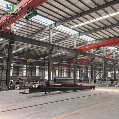 Bom preço Resistência a terremotos Estrutura de aço pré-fabricada Armazém para galpão de metal moderno Edifício e iluminação Avião clarabóia on-line