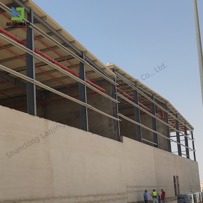 Installazione rapida di edifici di magazzino a struttura in acciaio personalizzabile su piattaforme per laboratori e impianti