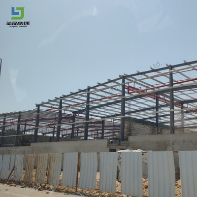 Costruzioni prefabbricate Strutture in acciaio Cornice spaziale Impianti di magazzino Edifici di officina con Q355b Q235b E 500t/M